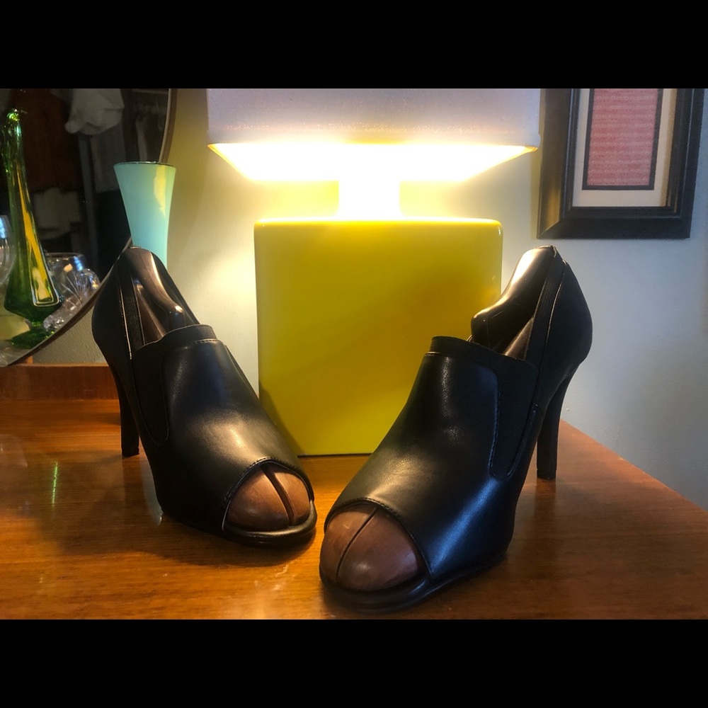 Calvin Klein size 10M